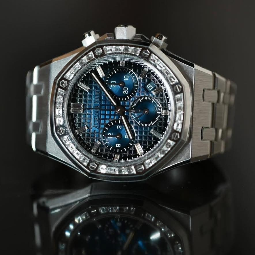 Close-up of a diamond bezel and crystal